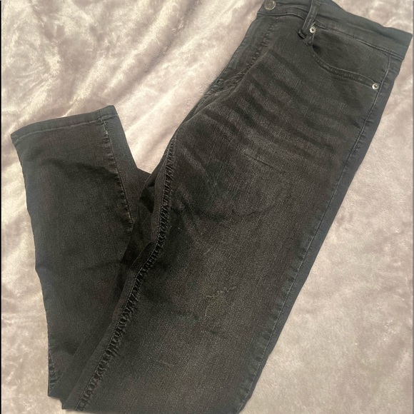 Black skinny Forever 21 jeans (w/ rips) - Picture 2 of 4
